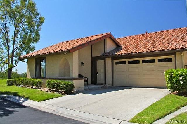 Private end of cul-de-sac location with amazing views!