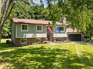 8739 Coyle Dr, Pinckney, MI 48169
