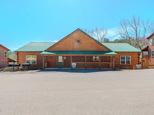 825 String Run Way, Pigeon Forge, TN 37863