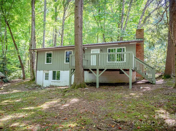 221 Holland Dr, Maggie Valley, NC 28751