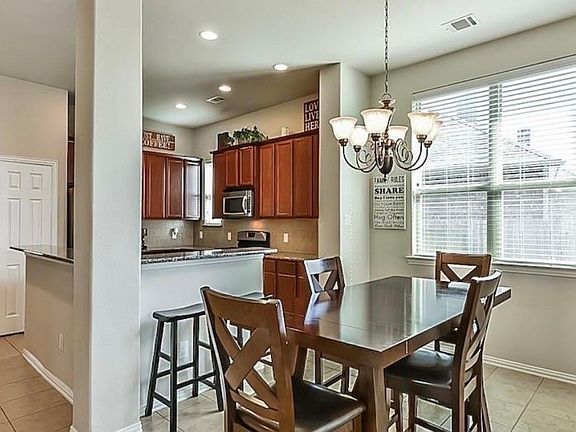 2nd image of 601 Chesterfield Ln