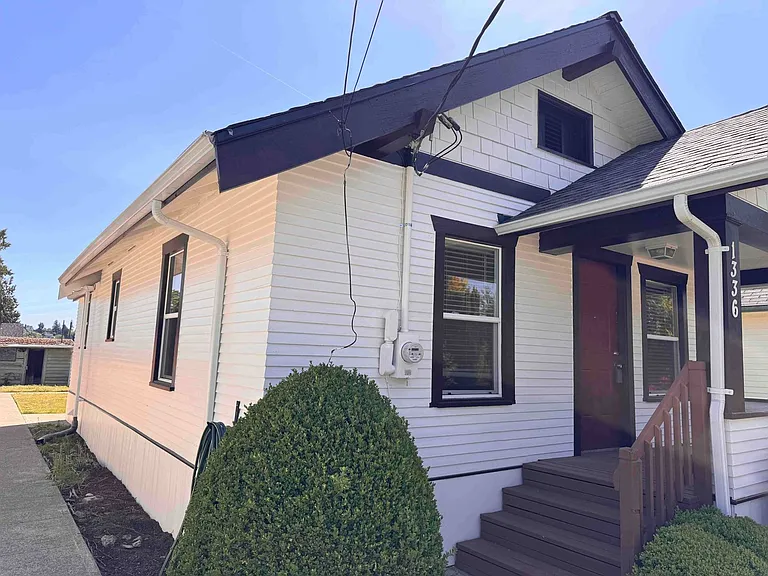 1336 Elizabeth Ave — Photo 2