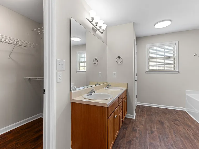200 Stirling Bridge Dr — Photo 12