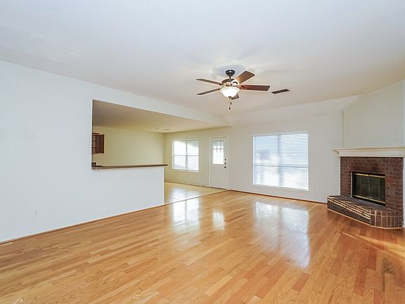 4th image of 1101 Marcia Ln