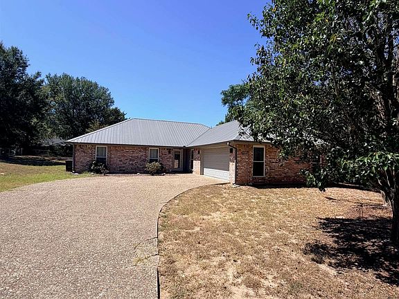 2nd image of 306 Lone Star Ln
