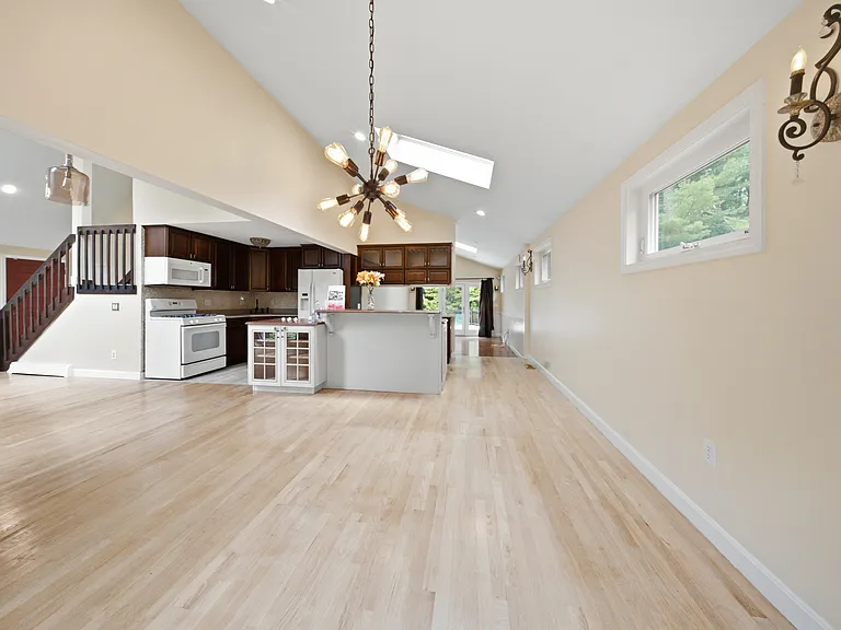 7 Sherborne Cir — Photo 4