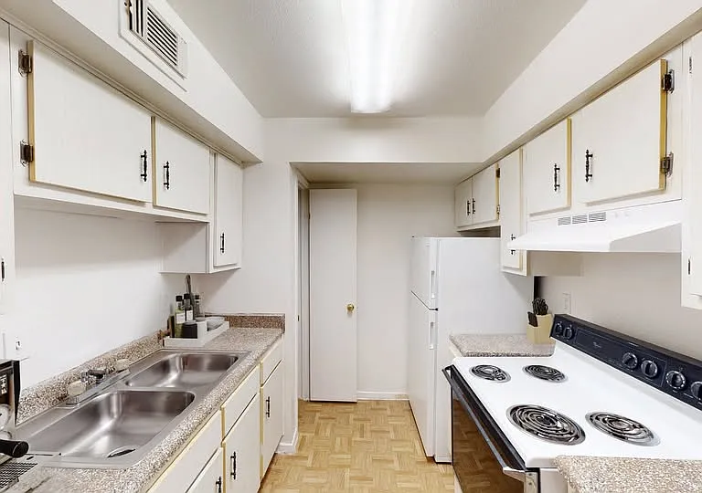 Creekwood Apartments — Photo 47