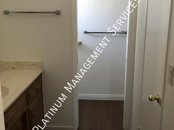 5th image of 440 Cheyenne Cir