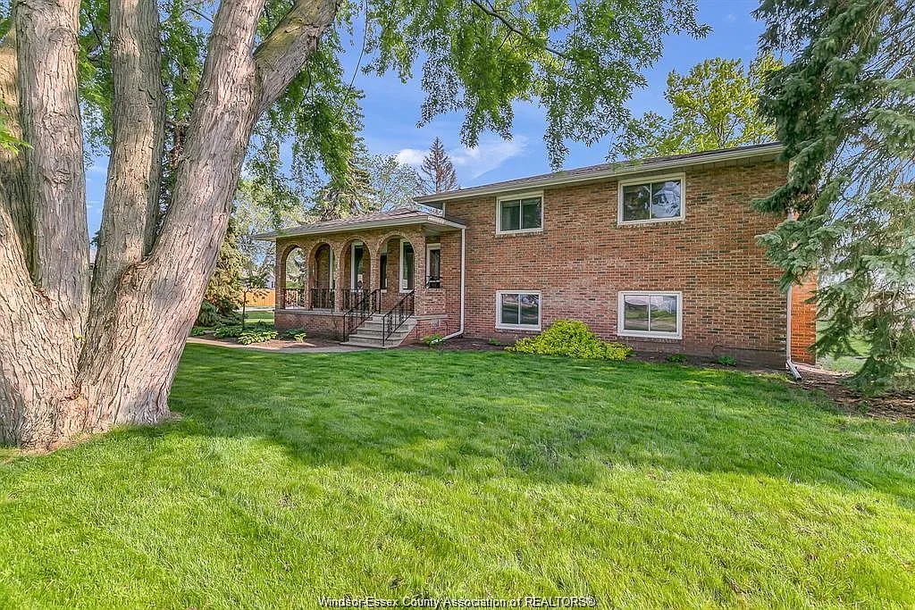 4 bed, $2,950 — Photo 2