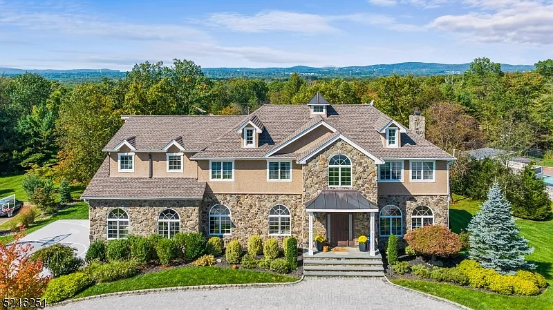 27 Sylvan Drive photo 1