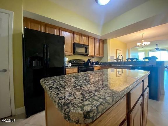2nd image of 2228 Beach Dr APT 205