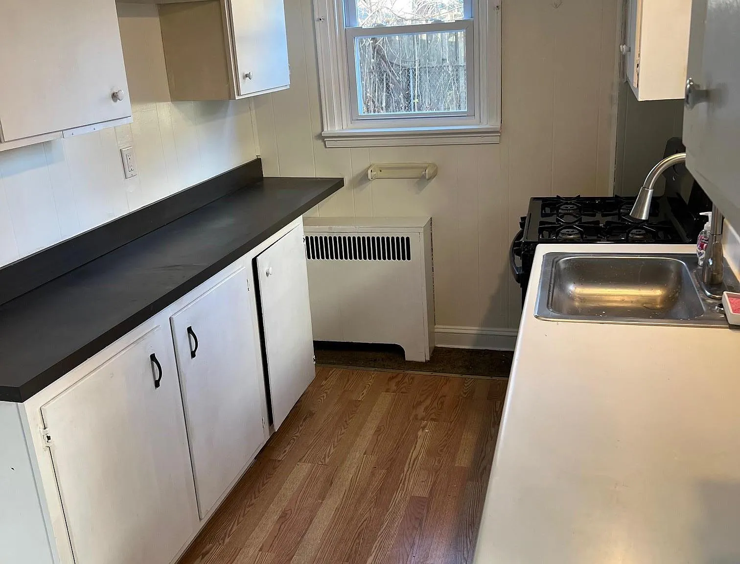 3 bed, 1200 sqft, $2,000 — Photo 2