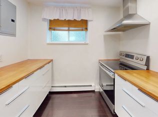 31 Westgate Rd, Chestnut Hill, MA 02467