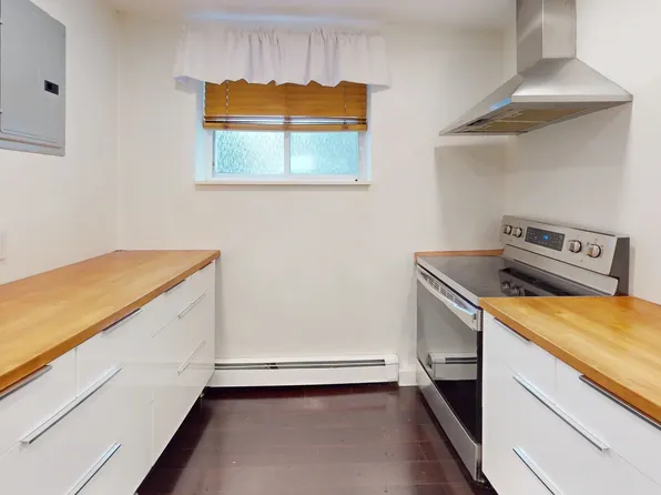 31 Westgate Rd, Chestnut Hill, MA 02467