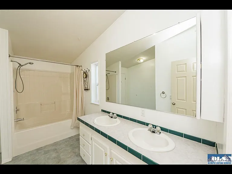 144 Nicki Ln — Photo 4