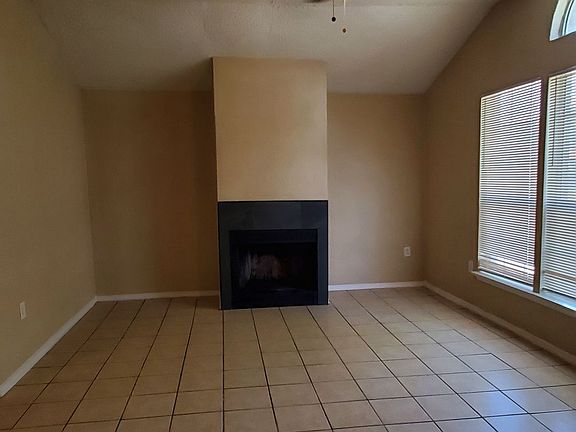 4th image of 5514 Park Lake