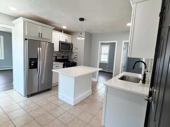 77 Julian St APT 2, Providence, RI 02909