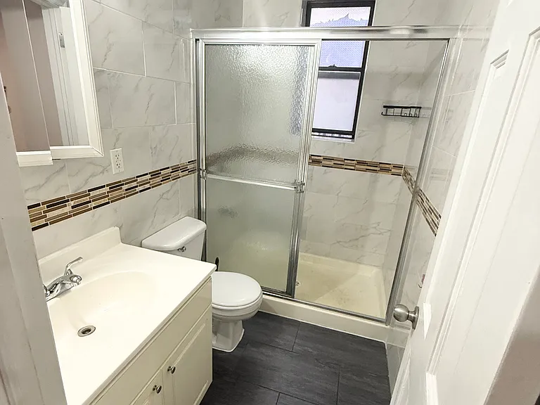 13257 Maple Ave #2R — Photo 11