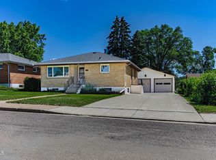 1604 Linda Dr NW, Mandan, ND 58554