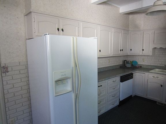 3rd image of 303 N Lincoln St
