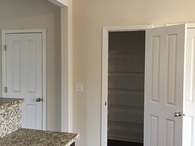 302 Oldbury Ln — Photo 8