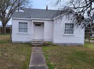222 W Heard St, Refugio, TX 78377