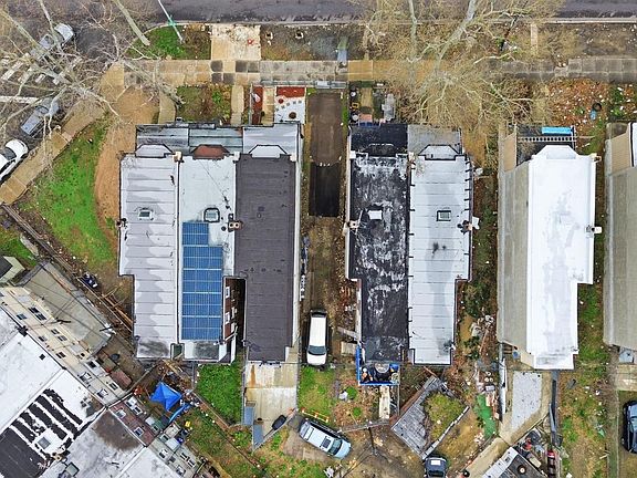 3rd image of 628 W Roosevelt Blvd