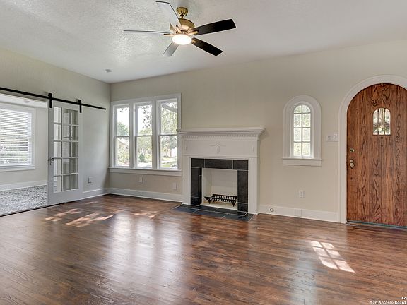 3rd image of 2051 W MAGNOLIA AVE