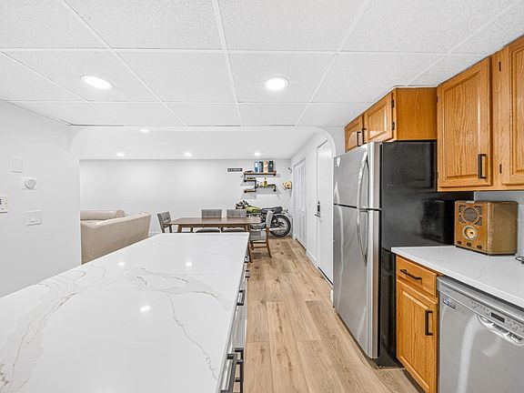 4th image of 11 Shadowbrook Ln APT 22