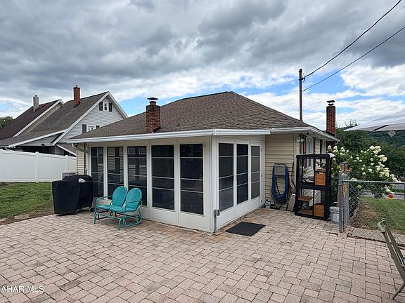 5th image of 1303 Pine St