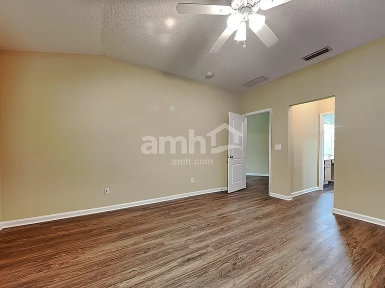 9426 Staplehurst Dr S — Photo 11
