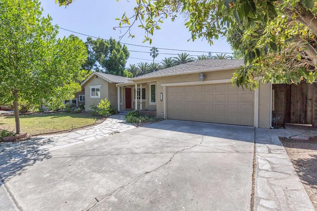 3 bed, 1260 sqft, $5,998 — Photo 2