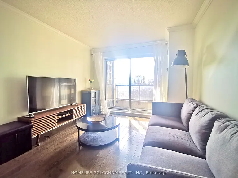 18 Harding Blvd #412 — Photo 4