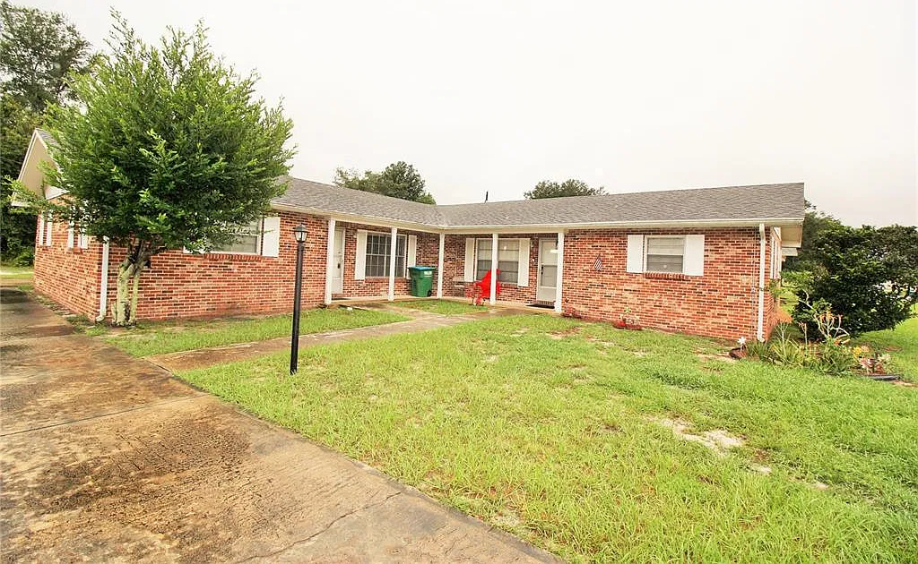 2 bed, 1.0 bath, 810 sqft, $1,350 — Photo 1