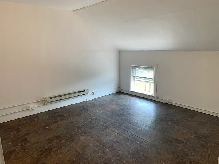 480 Norwich Ave — Photo 4