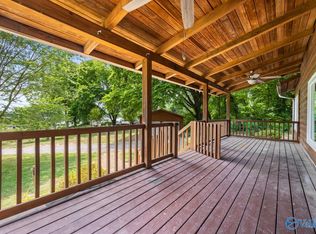401 Worley Dr, Owens Cross Roads, AL 35763