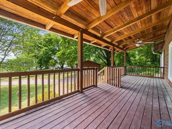 401 Worley Dr, Owens Cross Roads, AL 35763