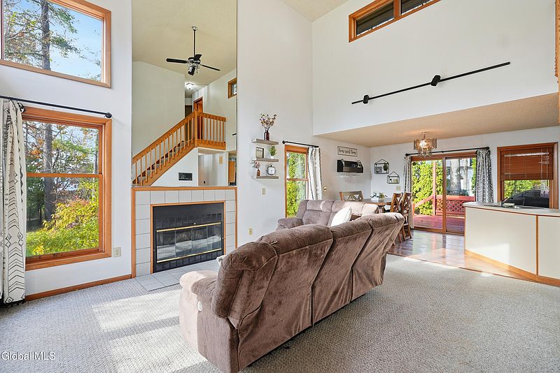 3rd image of 7 Lea Court