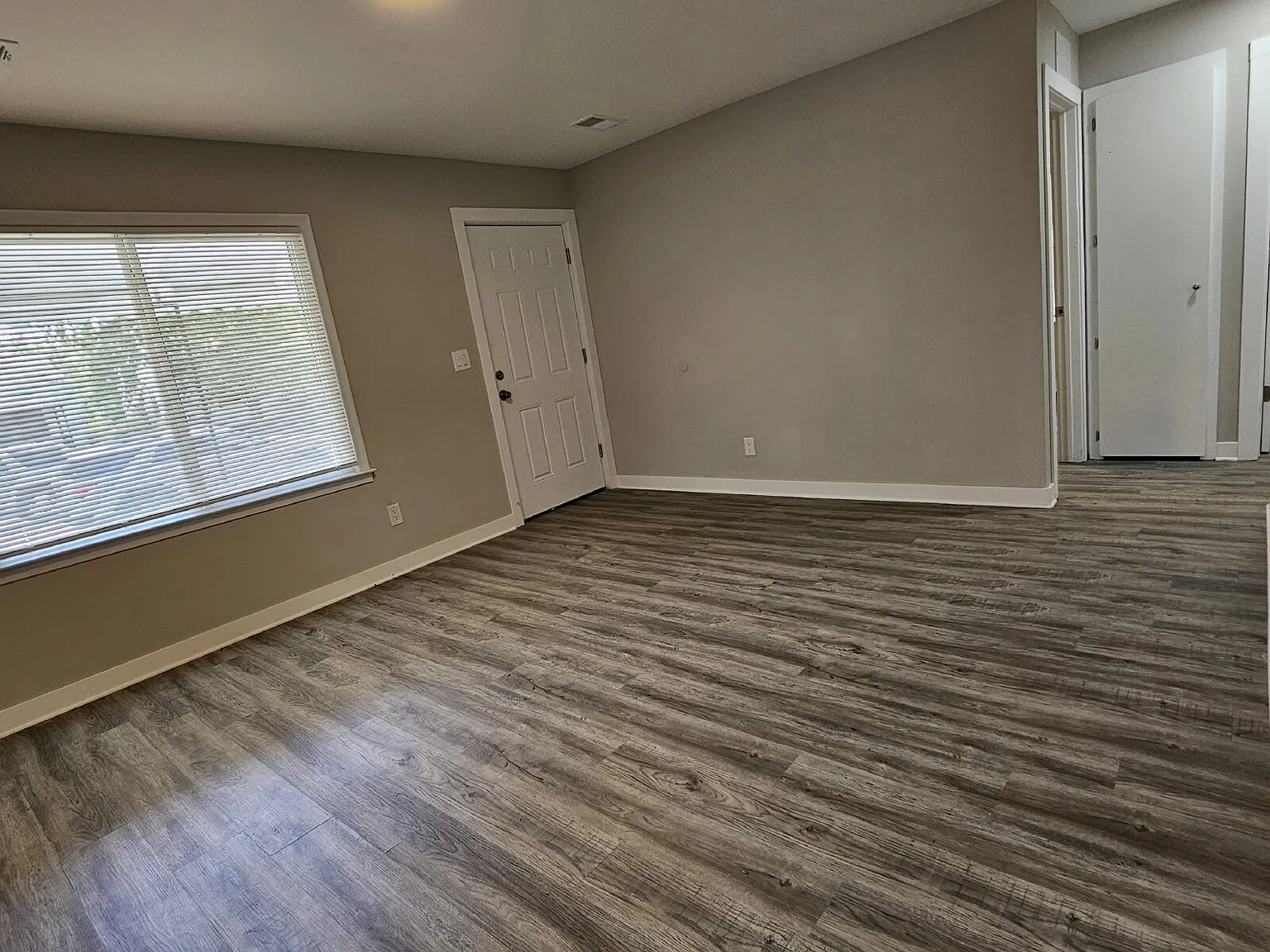 2 bed, 1.0 bath, 725 sqft, $1,295 — Photo 4