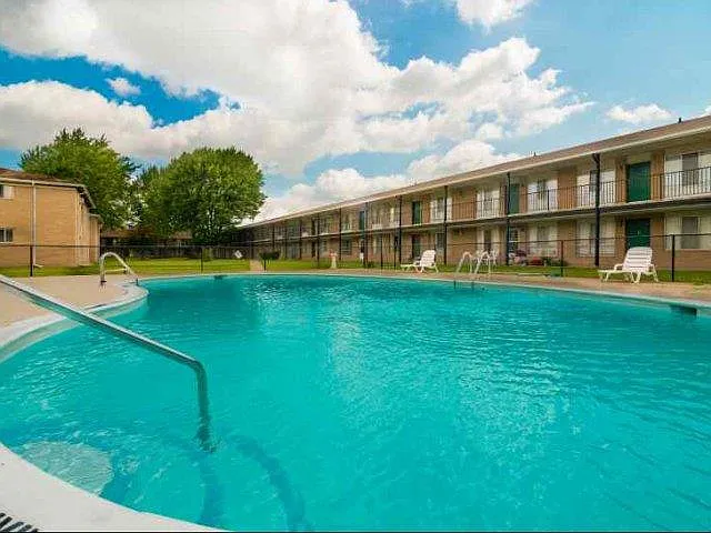 Huntington Club Apartments - Warren, MI | Zillow