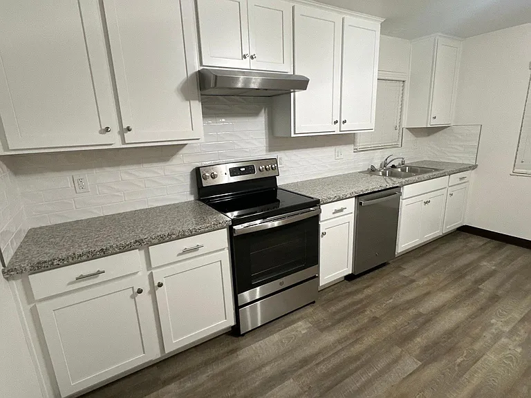 612 N Blackstone St — Photo 6