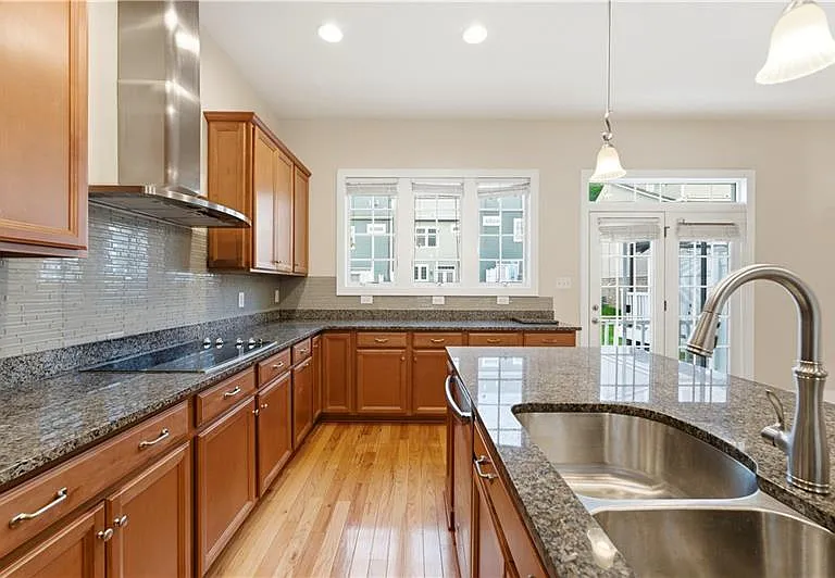 335 Osona Ln — Photo 8
