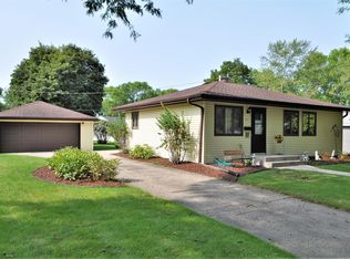 1971 Sherryl Ln, Waukesha, WI 53188