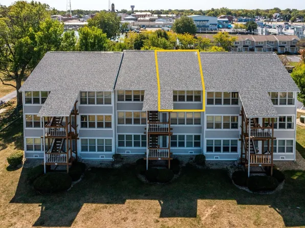 204 W Lakeshore Dr APT E, Port Clinton, OH 43452