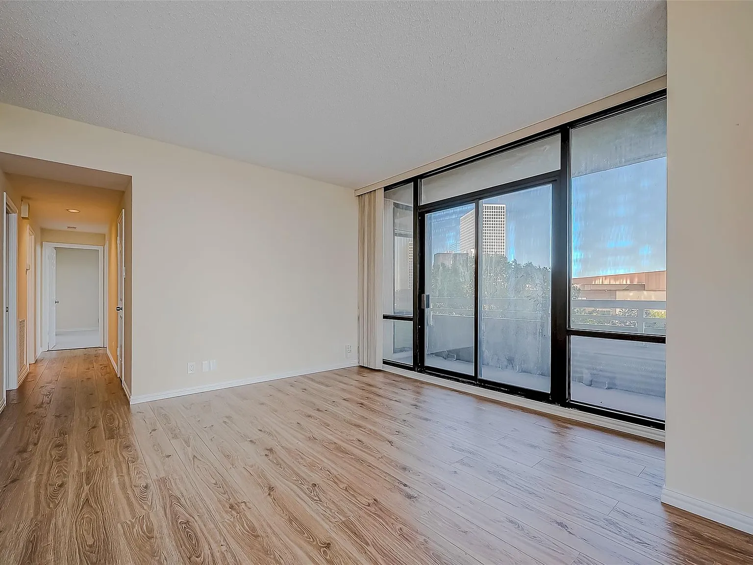 2 bed, 2.0 bath, 1569 sqft, $3,350 — Photo 4