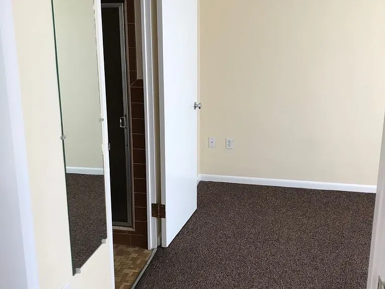 Washington Plaza Apartments — Photo 29