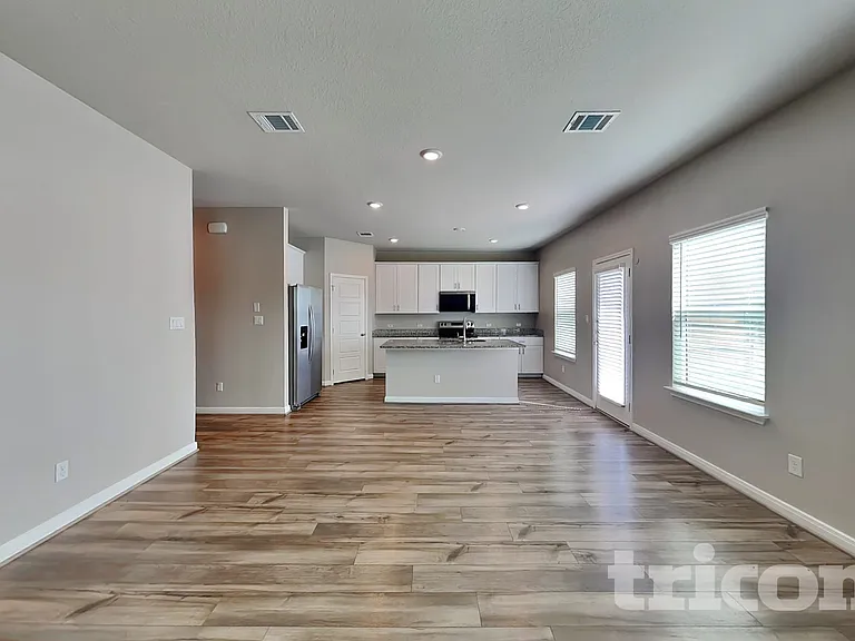 5802 Nyla Way — Photo 2