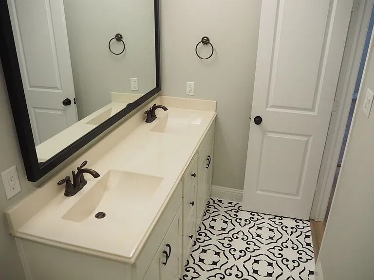 4129 Broadway Ave — Photo 26