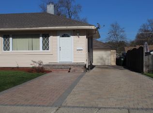 109 N Ridgemoor Ave, Mundelein, IL 60060