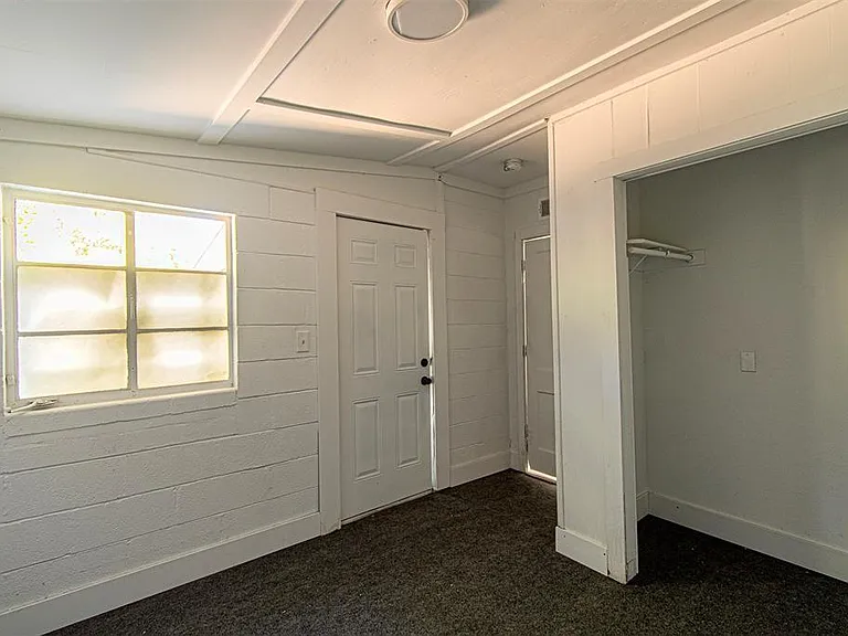 618 Crescent St — Photo 12